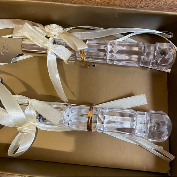 Set of Wedding Cake Knife and Server / Acrylic and Stainless Steel EUC - Picture 3 of 15